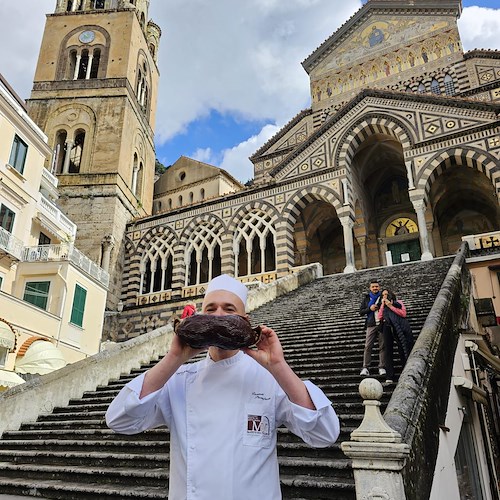 Amalfi, "Il Baffo del Papà" è il dolce della Pasticceria Pansa in collaborazione con l'Accademia dei Maestri del Lievito Madre e del Panettone Italiano