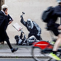 A Londra il nuovo graffito di Banksy: un atto di accusa contro il potere