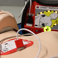 Agerola diventa più sicura: installati defibrillatori di ultima generazione nelle piazze grazie alla Misericordia