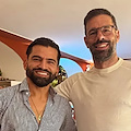 Calcio, Ruud van Nistelrooij e Tomás Rincón si ritrovano a Positano: foto ricordo tra i due ex compagni di squadra 