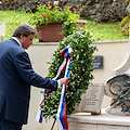 Cerimonia al cimitero comunale per l'80° anniversario della Vittoria nella Grande Guerra Patriottica