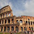 Colosseo, ennesimo sfregio di altri turisti