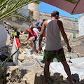 Esplosione in un palazzo a Torre del Greco: crolla una parete, due feriti 