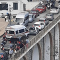 In Costiera Amalfitana un 25 aprile nella morsa del traffico: ambulanza bloccata ad Atrani 