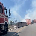 Incendio di sterpaglie: fumo e traffico tra Salerno e Vietri sul Mare, pericolo per automobilisti 