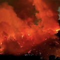 Incendio sul Vesuvio, attivati otto mezzi aerei per domare le fiamme 