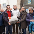 Installato un defibrillatore pubblico in piazza Amendola: il dono del club "Vietri Supporters"