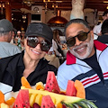 L'ex cestista Norm Nixon e l'attrice Debbie Allen in vacanza a Positano 