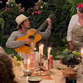 La famiglia Beckham incantata dall’ospitalità di Tramonti: cena esclusiva da Felicia’s Home Restaurant