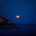 La “Luna dei Fiori” diventa una Microluna: il fascino discreto del plenilunio di maggio