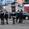 Latitante scoperto durante un controllo: incastrato dai motociclisti della Polizia Locale di Napoli 