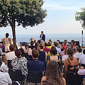 Marina Abramović incanta Capri dal Belvedere di Tragara