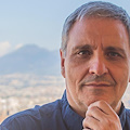 Maurizio De Giovanni atteso a Vietri sul Mare: 4 luglio la presentazione del suo libro "Il pappagallo muto. Una storia di Sara"