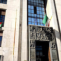 Napoli, esposta la bandiera della Palestina sulla facciata della sede istituzionale