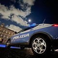 Napoli, sorpresi a cedere droga investono un agente mentre si danno alla fuga: arrestati