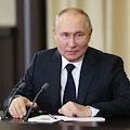 Putin tra guerra, pace e diplomazia: «Non siamo aggressivi, è l’Occidente a rovesciare la realtà»