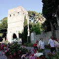 Ravello, Villa Rufolo si “tinge di rosso” in occasione della Giornata nazionale per la donazione di organi