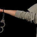 Si finge perito del Tribunale e deruba un'anziana: 17enne nei guai nel Salernitano