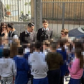 "Un giorno da Carabiniere": i bambini delle scuole elementari entrano nella caserma dei Carabinieri di Amalfi