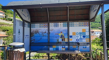 Agerola, completata la prima pensilina brandizzata situata all'ingresso della città 