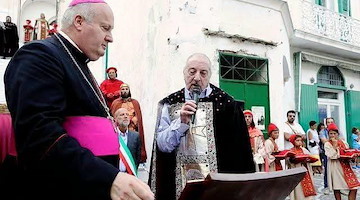 Amalfi dice addio a Roberto De Simone, Magister di Civiltà Amalfitana nel 2015. Domani i funerali a Napoli 
