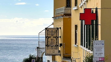 Amalfi, ragazzino colpito da shock anafilattico dopo essere stato punto da una medusa