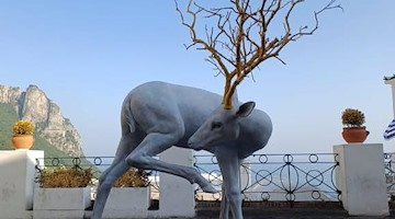 "Arte Diffusa" a Capri: esposizione di opere di artisti contemporanei tra la Piazzetta e il Belvedere di Tragara