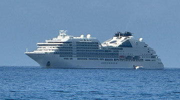 Crociere di lusso ad Amalfi: dopo la Ovation, arriva la "sorella" Seabourn Encore
