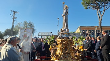 Da Sorrento a Vico Equense: la statua di Sant'Antonino Abate accolta dalla comunità di Arola 