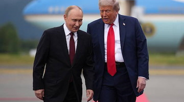 Dopo il vertice in Alaska, Trump spinge per un accordo di pace. Orbán applaude, l’UE ribadisce il sostegno militare a Kiev
