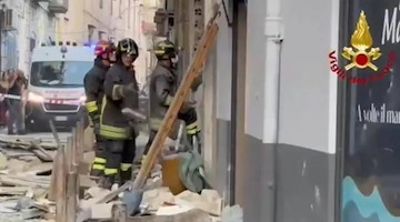 Esplosione nel centro di Napoli: un morto e quattro feriti 