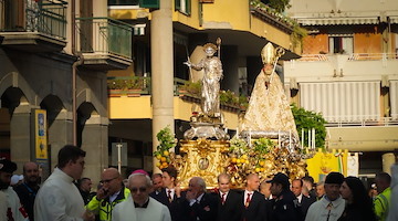 Fede e tradizione: tra Castellammare e Sorrento la processione dei Santi Catello ed Antonino 