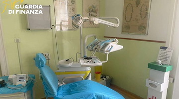 Finti dentisti nel casertano: sequestrati due studi odontoiatrici completamente abusivi 