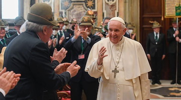 “Forti ma teneri”: il ricordo di Papa Francesco e il legame profondo con gli alpini