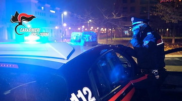 Giovane tenta di togliersi la vita con vapori tossici a Forlì: salvato dai carabinieri 