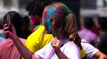 Il Fiordo di Furore si accende di colori: 27 luglio arriva “Holi Colors”, il party dell’estate