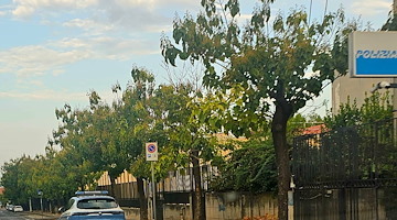 In scooter senza patente, 19enne non si ferma all'alt e fugge: arrestato dopo colluttazione a Napoli 