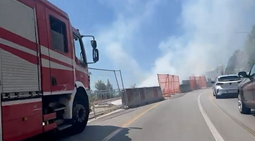 Incendio di sterpaglie: fumo e traffico tra Salerno e Vietri sul Mare, pericolo per automobilisti 