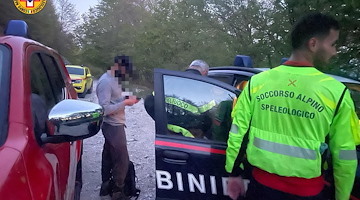 Incidente stradale, malore in spiaggia e disperso: CNSAS in azione tra Positano, Monte Mutria e Sentiero degli Dei