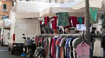Maiori, rotazione dei posteggi accende la protesta: ambulanti pronti a manifestare ogni venerdì