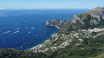 Massa Lubrense, 13enne si ferisce dopo tuffo dalla scogliera: ricoverato in gravi condizioni in ospedale 