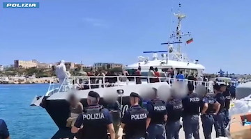 Migranti torturati in Libia, arrestato in Germania il carceriere 29enne ricercato da Palermo
