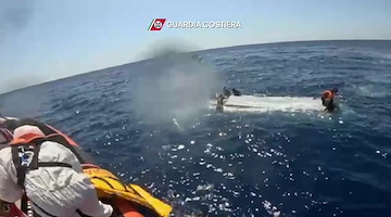 Morta la bimba di 6 anni sbarcata a Lampedusa, aveva navigato per giorni senza acqua e cibo