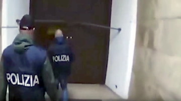 Napoli, 15 persone in carcere: traffico di droga e armi per conto del clan Contini