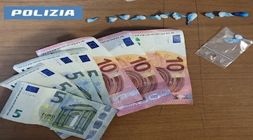 Napoli, 16enne trovato in possesso di 6 involucri di cocaina e denaro: arrestato 