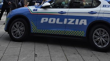Napoli, aggredisce i militari dell’Esercito Italiano, uomo arrestato in Piazza del Gesù