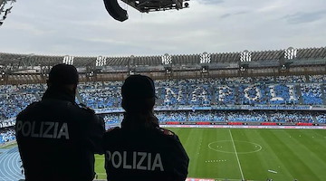 Napoli, controlli per la sfida col Cagliari: chiusi 5 stand irregolari e 7 parcheggiatori abusivi sanzionati
