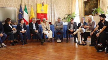 Napoli, il sindaco Manfredi incontra la ristoratrice Nives Monda e la comunità palestinese
