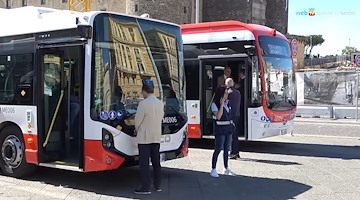 Napoli, presentati i primi 22 bus elettrici: saranno in servizio da oggi sabato 31 maggio