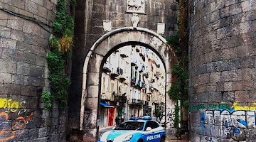 Napoli, rapina un uomo e viene sorpreso con la droga: arrestato 37enne irregolare sul territorio nazionale 